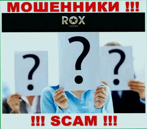 RoxCasino Com предоставляют услуги противозаконно, сведения о руководстве прячут
