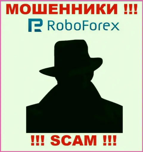Во всемирной сети internet нет ни единого упоминания о руководителях мошенников RoboForex Com