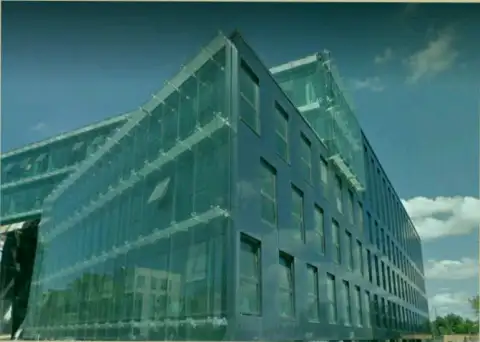 Вид на здание, где расположился главный офис обменника БТЦ Бит